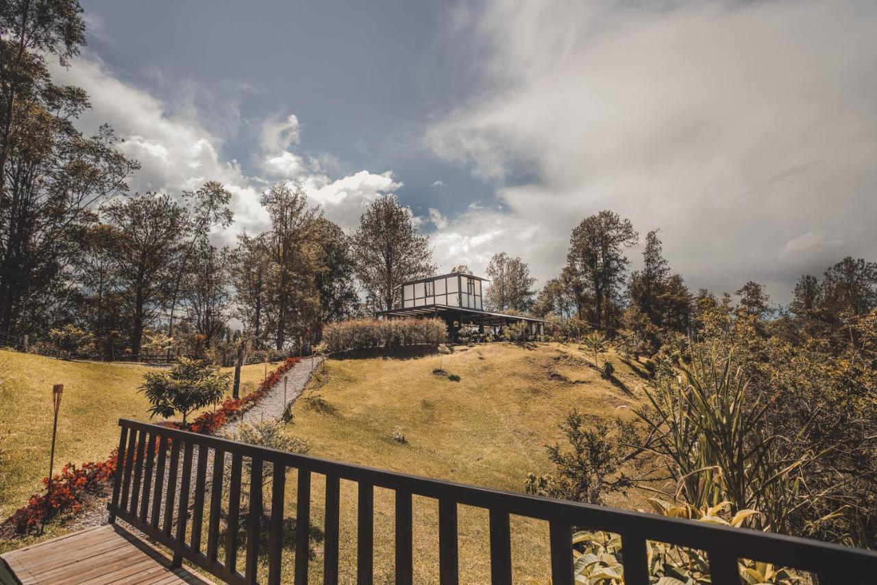 Отель Cardinal Glamping Гуатапе Экстерьер фото
